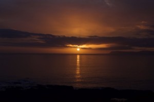 Watching the sun set into the Atlantic from the hill in the centre of Easdale Island